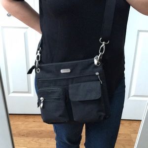 Black baggalini crossbody